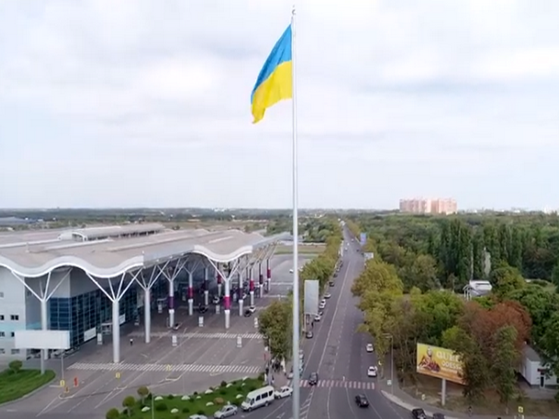 В ОДЕСІ, В РАМКАХ ПРОГРАМИ ВЕЛИКЕ БУДІВНИЦТВО, ЗБУДОВАНО ФЛАГШТОК, НА ЯКОМУ МАЙОРИТЬ ВЕЛИКИЙ ПРАПОР.