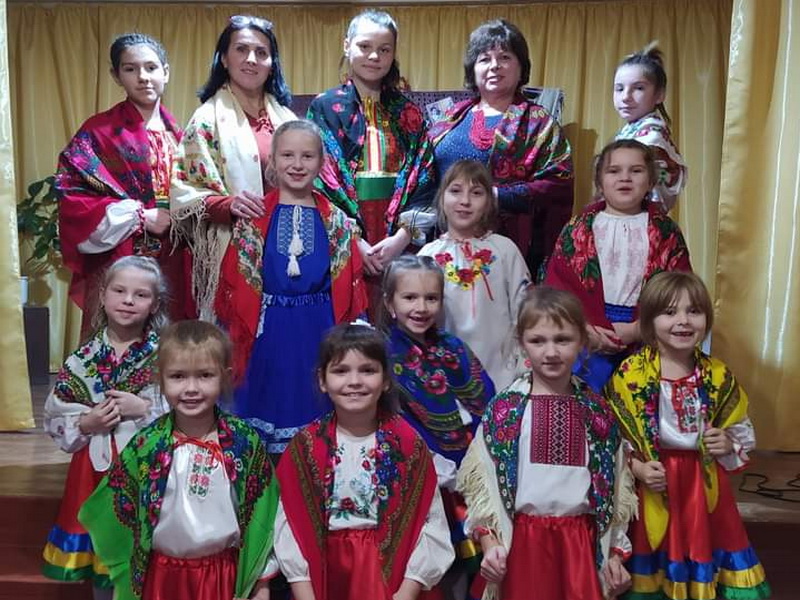 В закладах освіти громади відзначили Всесвітній день української хустки