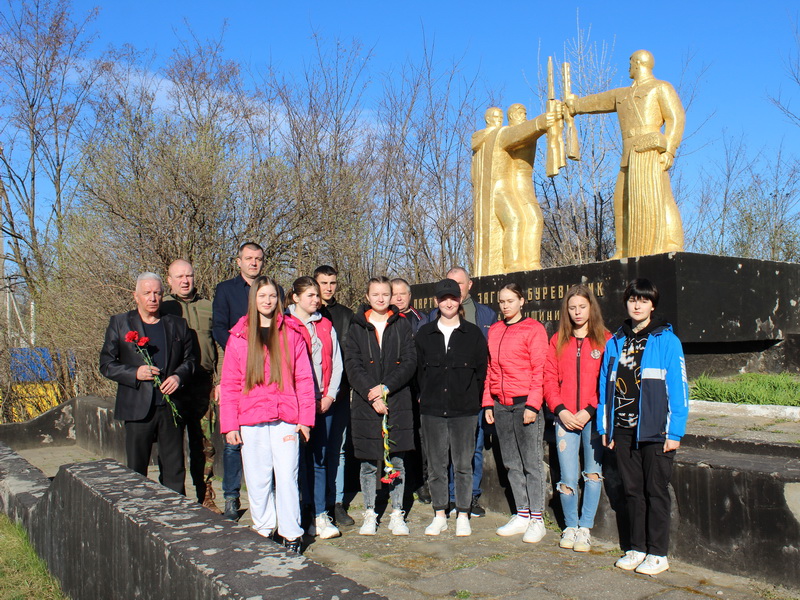 Вічна пам’ять усім, хто віддав життя за Україну! Слава полеглим Героям!