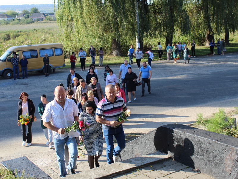 Покладання квітів з нагоди Дня Партизанської Слави.